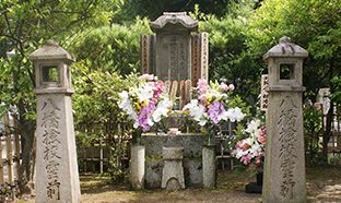 八橋検校の墓